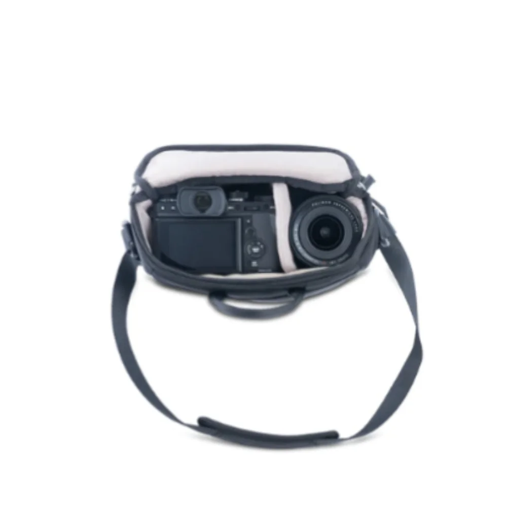 NWOT VANGUARD VEO GO24M Black Shoulder Bag for Mirrorless/CSC Cameras
